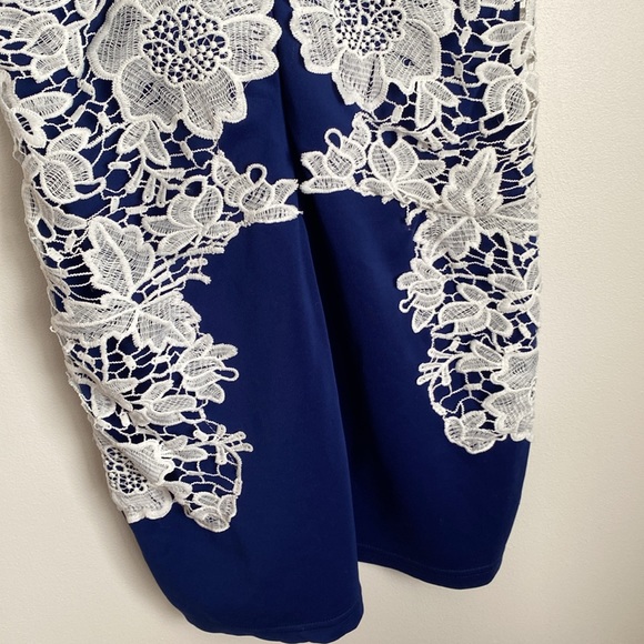 Venus sleeveless Blue and white lace midi dress stretchy. - Picture 9 of 14